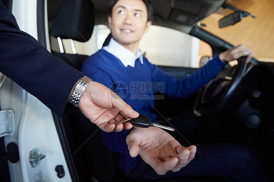 购买零售户内汽车经销商钥匙接收钥匙图片