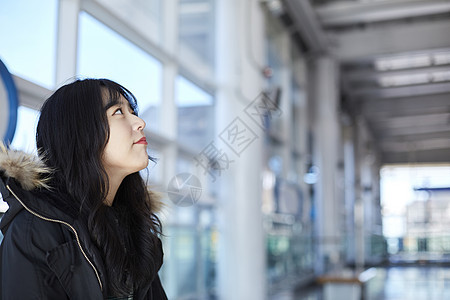 亚洲人快乐强烈的感情旅行车站大学生韩语图片