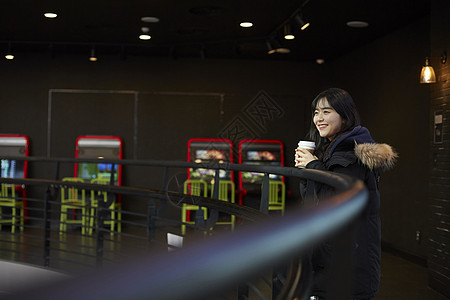 新生代饮酒微笑生活咖啡大学生韩语图片