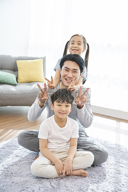 在内小孩成人房子家人爸爸女儿儿子韩国人图片