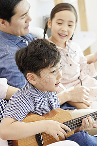 成年女子神谕迷笛房子家人爸爸女儿儿子韩国人图片