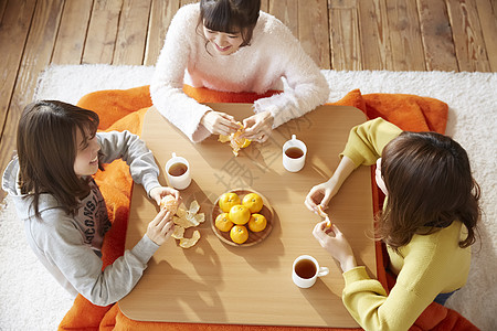 家居家人年轻女孩下午茶聚会背景