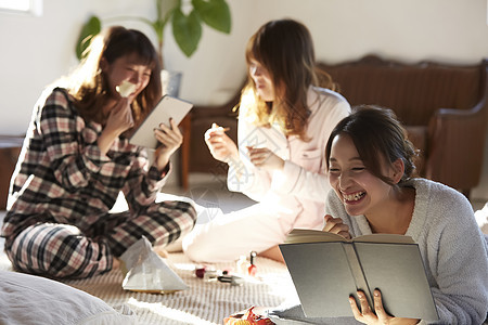 说话快乐人类睡衣派对妇女协会图片