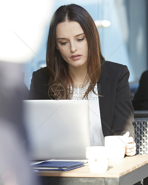 女人单人商业全球商界女强人图片