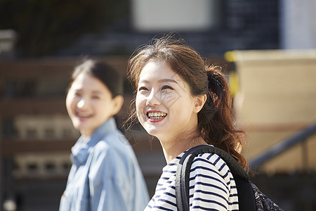 住房室友合租屋年轻女子图片