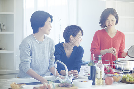 厨房女人们做饭图片