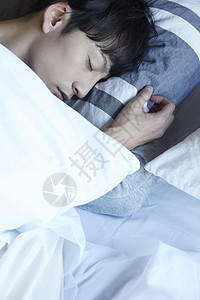 熟睡中的男性图片