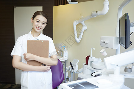 在牙医工作的女人图片