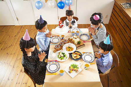 小朋友聚会过生日庆祝图片