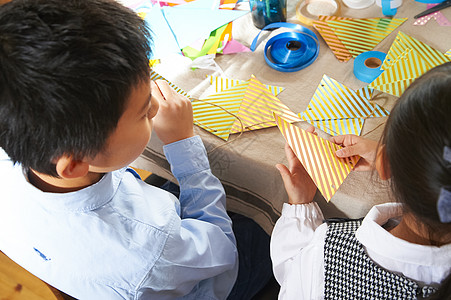 做手工小孩快乐孩子们为聚会做准备背景