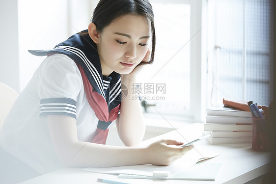 教室早晨夏装学校女孩高中学习图片