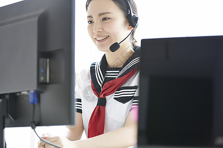 高中女生兼职话务员工作图片素材