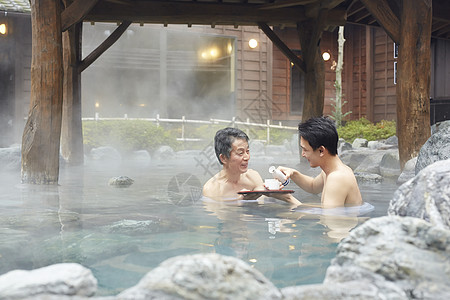 跟父亲喝酒背景