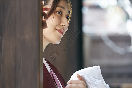 旅途准备泡温泉女人肖像图片