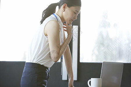 女生外国人茶女人商务咖啡馆图片