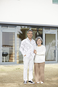 退休老年夫妇一起幸福生活背景图片