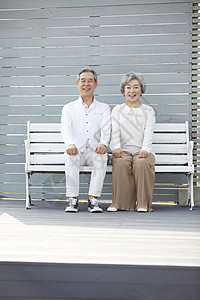退休老年夫妇一起幸福生活图片
