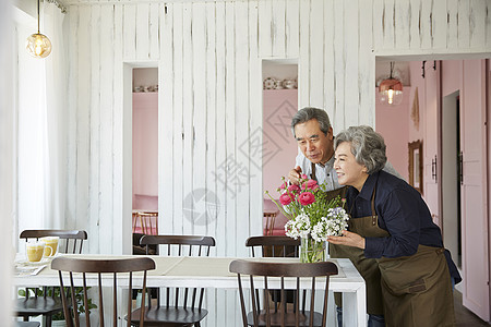 经营咖啡店的老夫妻图片