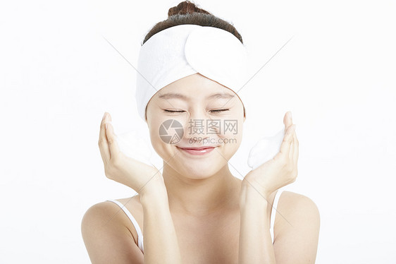 女性护肤洗脸图片