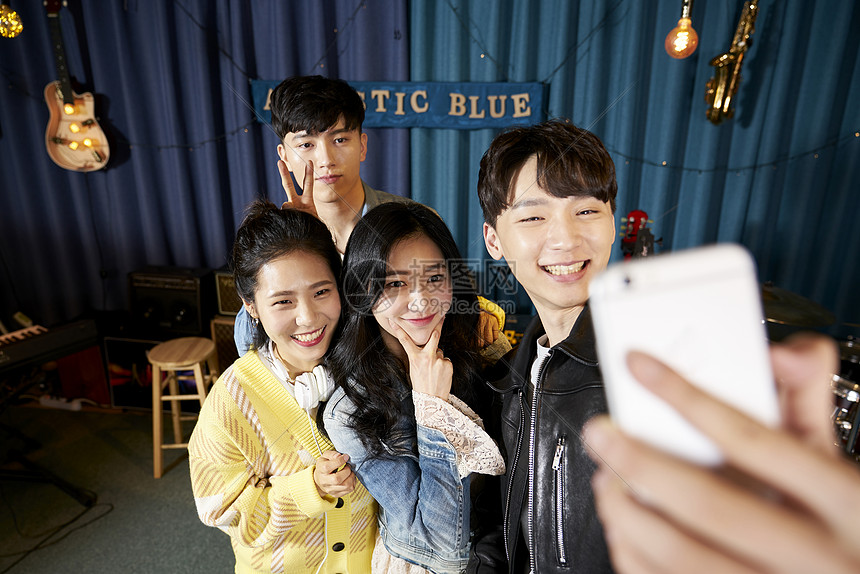 尖头半身像韩国人生活朋友友谊20多岁青春