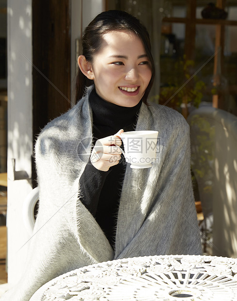 青年女性下午茶时间图片