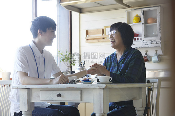 吃饭房屋女人高级访问护理图片