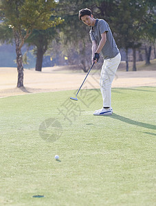 爱好打高尔夫球的人图片