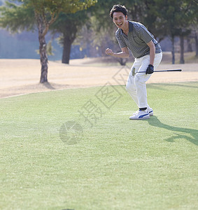 打高尔夫球的人男子图片