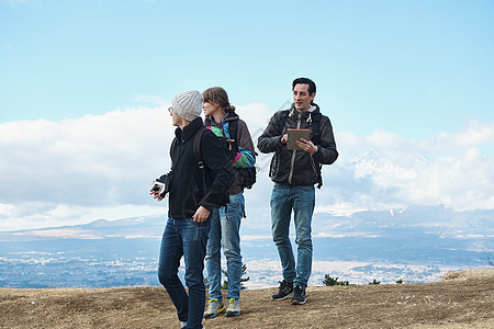 远足快乐肖像徒步旅行的外国人观点图片