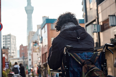 减值旅游业浅草在轮椅旅行的人图片
