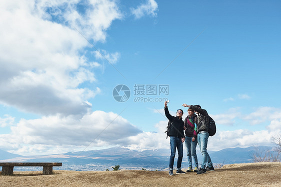 伙伴景色三人富士山带外国人图片