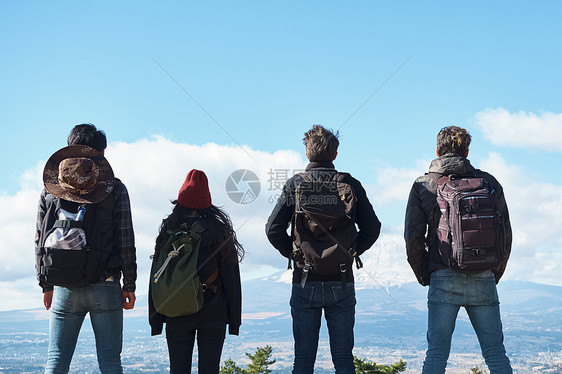 青春旅行者背包客富士山观看外国人图片