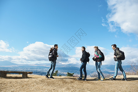 空白部分年轻蓝天外国人的观点富士山图片