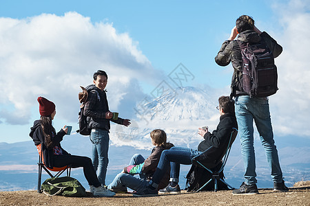 静冈县女打碎富士山观看外国人图片