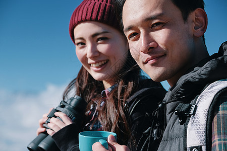 打碎异夫妇云富士山视图徒步旅行夫妇图片