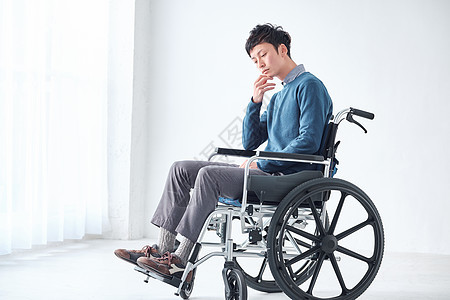 成人阻力全身轮椅男背景图片