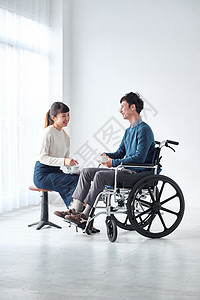 人类起居室全身轮椅男女图片