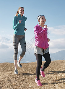 静冈县白人景点富士外国人女子跑步图片