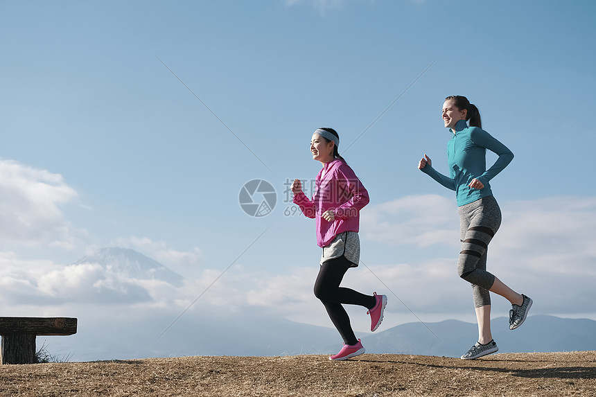 适当复制空间练习富士外国人女子跑步图片