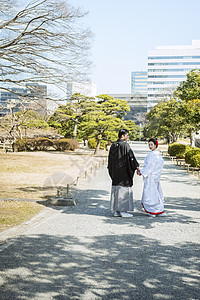 穿日本服饰的情侣写真图片