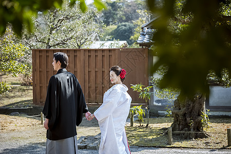 紫薇漫步道日本礼服婚礼新娘和新郎背景