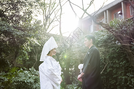 喜悦日本礼服婚礼新娘和新郎图片