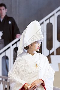 穿着日本婚礼礼服的女子图片