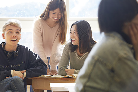 微笑20多岁胸像学校国际度假时间图片