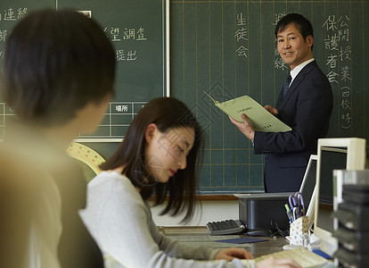 学校教职员老师图片