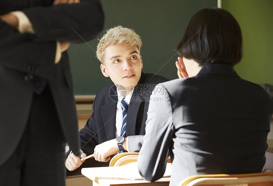 教学场景学习的学生图片