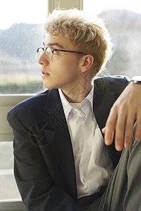 青春期外国男高中生肖像图片