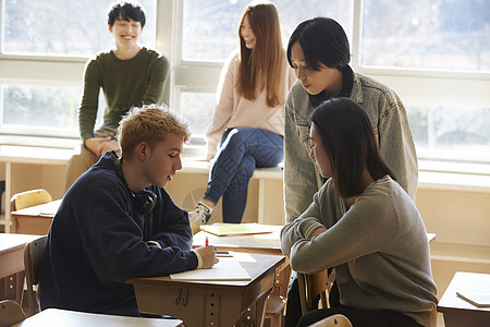 国际学习的学生图片