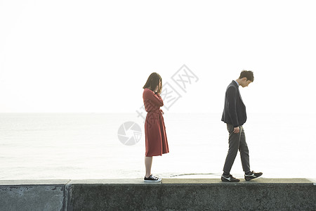 海洋心男子分离女士夫妻告别形象背景