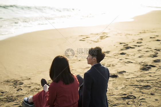 男女聊天青春夫妻海岸图片